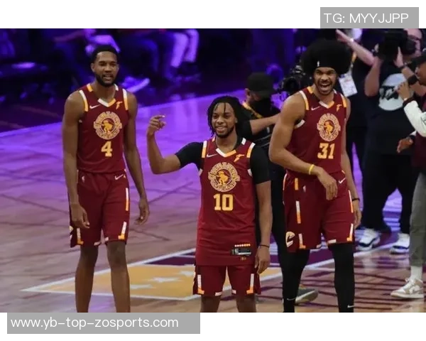 亨特分析莫布里与亚当斯的进攻风格差异及其对球队的影响 亨特分析莫布里与亚当斯的进攻风格差异及其对球队的影响